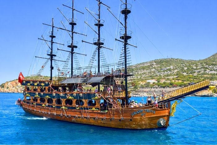 Alanya Grand Troys 07 Korsan Tekne Turu Feature