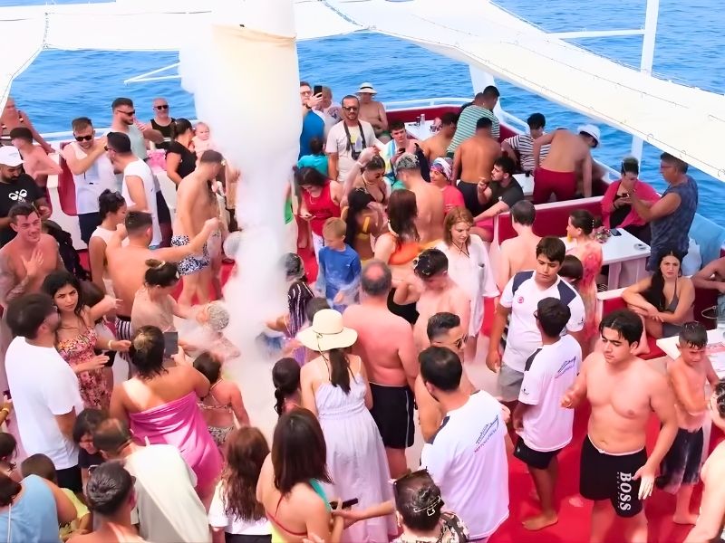 Neptün Express İle Müzik Ve Neşe