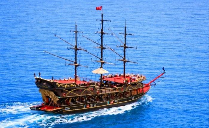 Alanya Tıtanıc Korsan Tekne Turu Feature