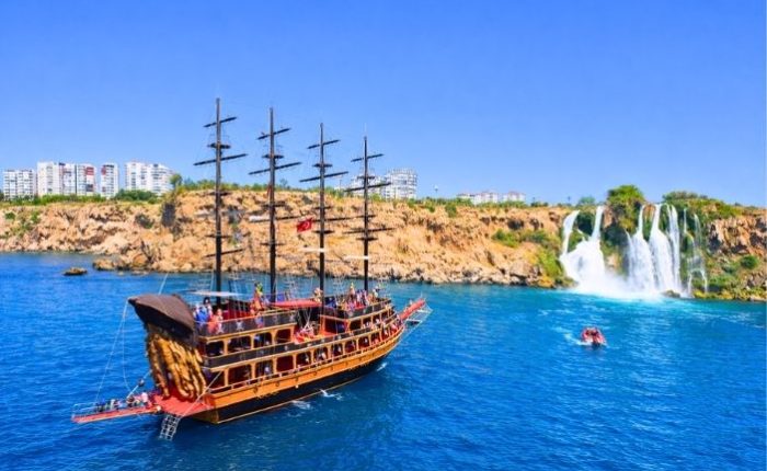 Antalya Atlantic 2 Korsan Tekne Turu Feature