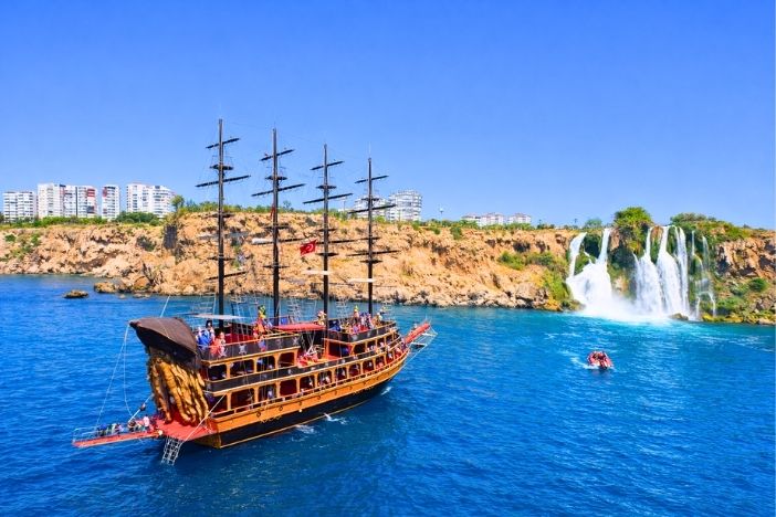 Antalya Atlantic 2 Korsan Tekne Turu Feature