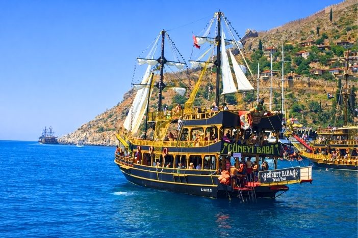 Cüneyt Baba Tekne Turu Alanya Feature