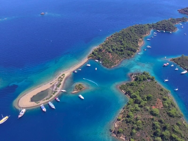 Yassıca Adası'nın Turkuaz Suları