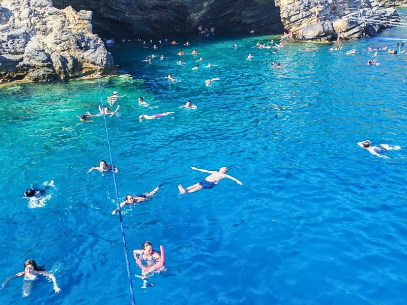 Turkuaz Sularda Yüzme Keyfi