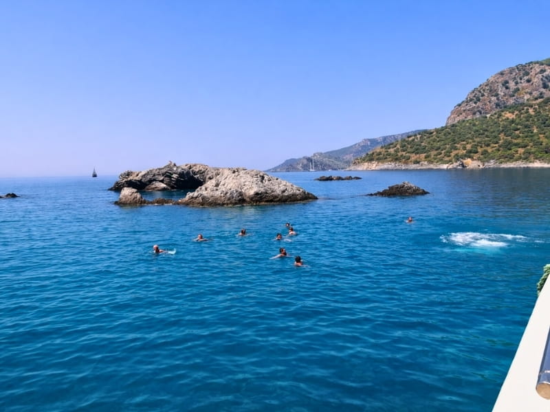 Berrak Sularda Yüzme Keyfi