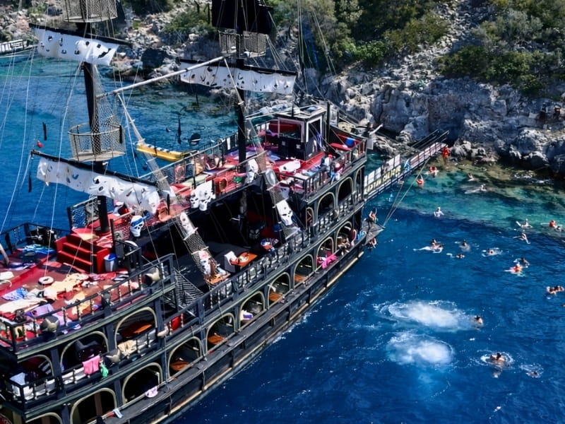 Turkuaz Sularda Yüzme Keyfi