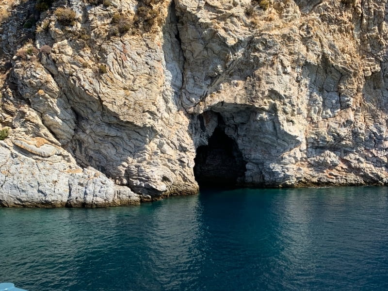 Fosforlu Mağara (Dilek Mağarası)