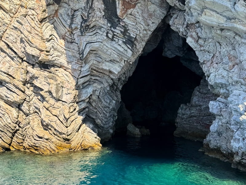 Fosforlu Mağara (Dilek Mağarası)