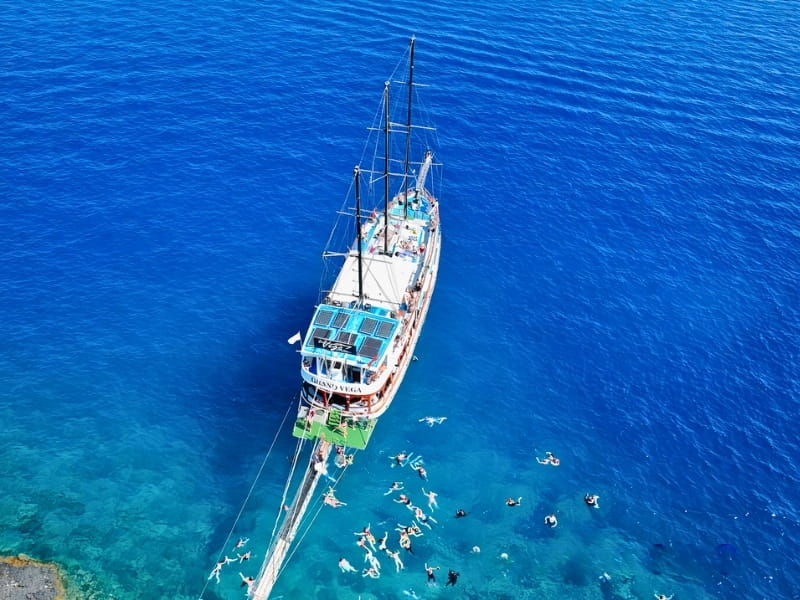 Berrak Sularda Yüzme Keyfi