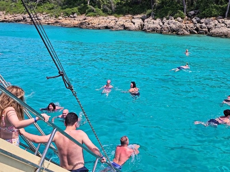 En Güzel Duraklarda Yüzün