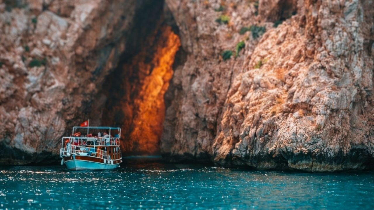 Antalya Sulu Ada Tekne Turu
