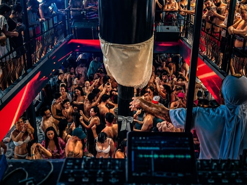 Kemer'in Marinasında Bir Akşam Programı